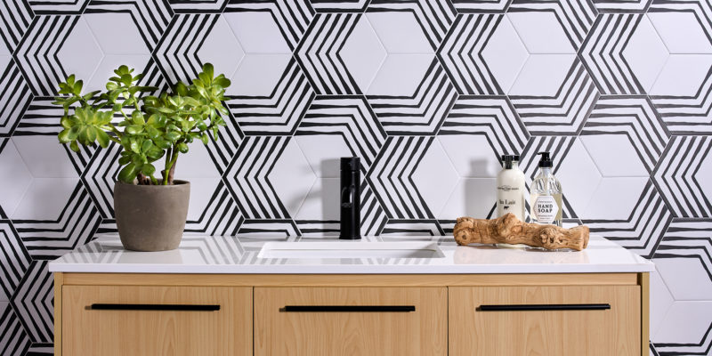 Sio-Strata-Black-Hex-Install-Closeup